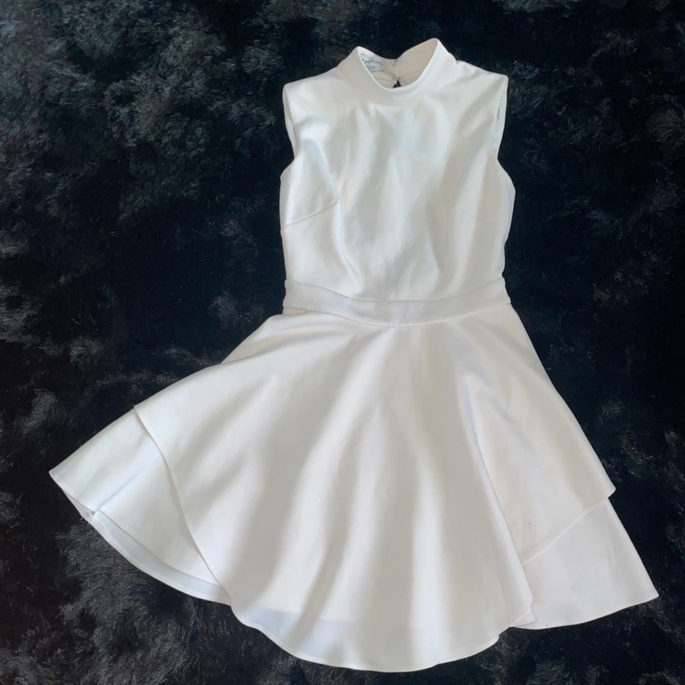 Bebe open back white dress XS